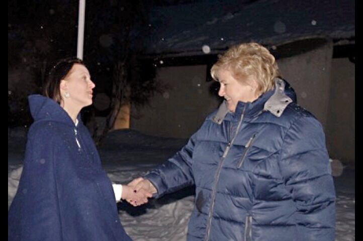 Leder Hilja Lisa Huru i Norske Kveners Forbund er svært glad for at regjeringen, ved statsminister Erna Solberg, varsler ny stortingsmelding om nasjonale minoriteter. Her er de under åpningen av kvensk utstilling ved Alta museum sist vinter.
 Foto: Rita Heitmann