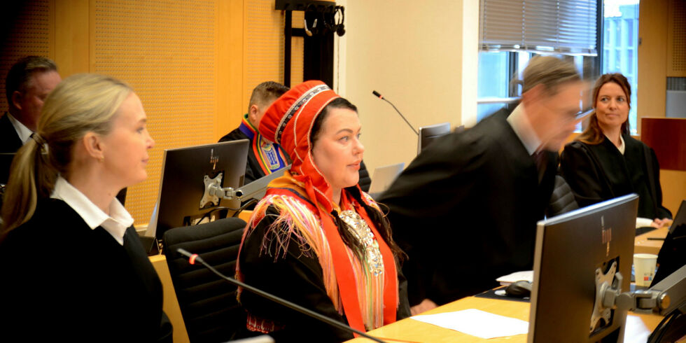 Rettssaken mellom Sametinget og Energidepartementet omhandlet lovligheten av elektrifisering av Melkøya med landstrøm. Her er sametingspresident Silje Karine Muotka (NSR) på plass i Oslo tingrett, da rettssaken fant sted 13.-16 mai 2025.
 Foto: Sunniva Katrine Bornøy
