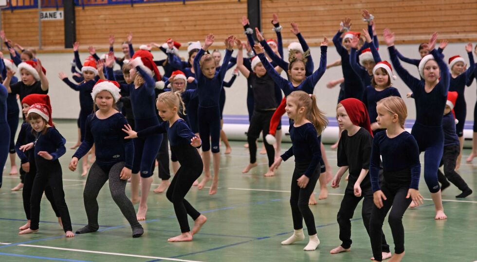 Kvelden ble avsluttet med felles nissedans.
 Foto: Irene Andersen
