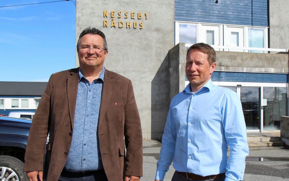 Ord­fø­rer Knut Store og ad­mi­nist­ra­sjons­sjef Olaf Tros­ten kan smile bredt et­ter at Nes­se­by har inn­tatt topp­en av hel­se­sek­to­ren i det år­li­ge kom­mu­ne­ba­ro­me­te­ret.