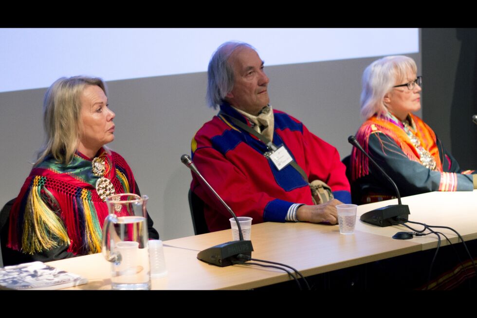 Paneldebatt med deler av Masi-gruppen, Synnøve Persen, Hans Ragnar Mathisen og Britta Marakatt Labba. De fortalte om hendelsene under Alta-aksjonen, om hvordan de mobiliserte seg som gruppe, og hva kunsten hadde å si for aktivismen og politikken.
 Foto: June Helén Bjørnback