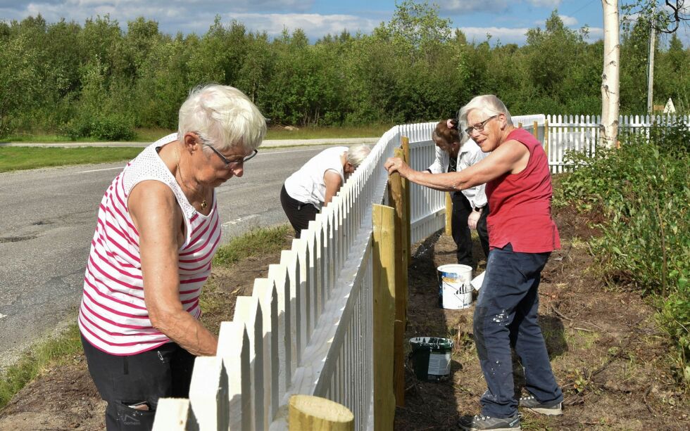 I 27 varmegrader står de på, og klager ikke.
 Foto: Sara Olaussen Stensvold