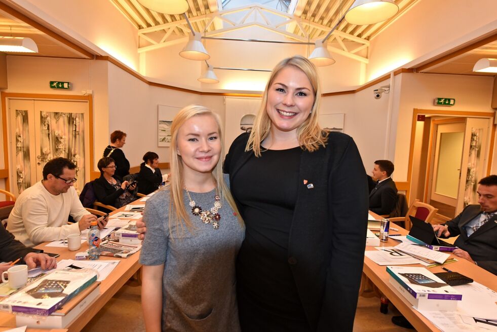 Agnete Masternes Hanssen (AP) og Maja Stenbro Hanssen (H) går i foreldrenes fotspor inn i kommunepolitikken.
 Foto: Bjørn Arne Johansen