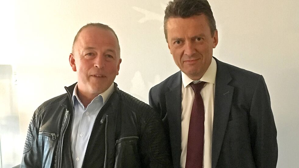 Om Eirik Nilsen (til venstre) og hans advokat Brynjulf Risnes ikke vinner frem i retten, vil Eirik Nilsen anke saken der aktor vil ha 5.000 kroner i bot.
 Foto: Privat