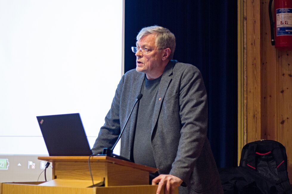 Konstituert rådmann Kurt Maurstad gjorde politikerne ganske tause med sin økonomiske virkelighetsforklaring under kommunestyremøtet.
 Foto: June Bjørnback