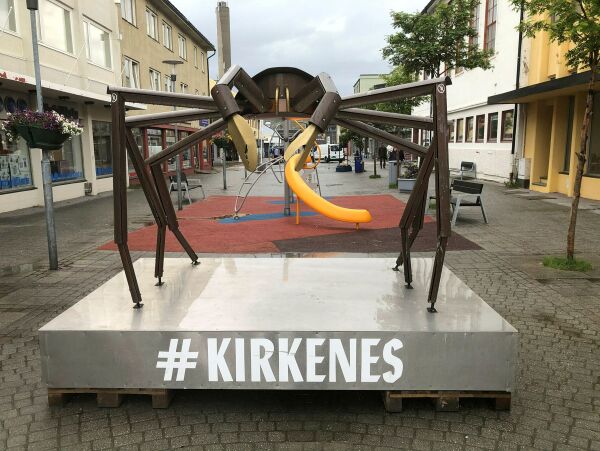 Omstridt skulptur flyttet til gågata