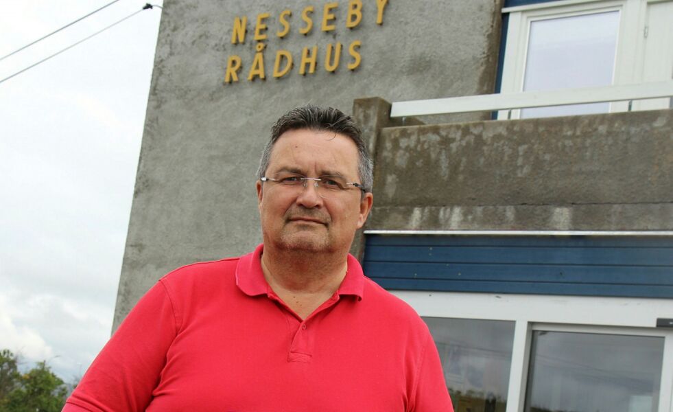 – Det er viktig at vi når ut til alle med informasjonen om coronasmitten, sier nessebyordfører Knut Store.
Foto: Torbjørn Ittelin