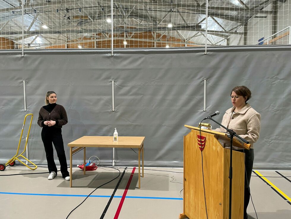 Ordfører Helga Pedersen svarte Anna Taksgård og beklaget at det ikke ble søkt.
 Foto: Birgitte Wisur Olsen