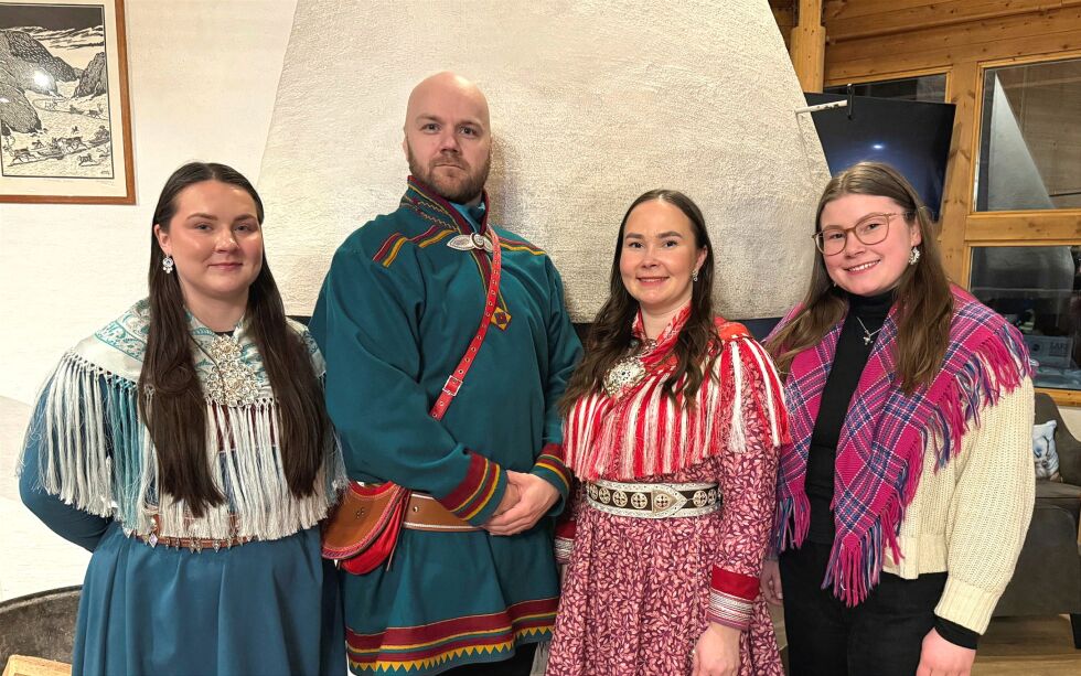 NSRs topp 5 i Ávjovárri, utenom Nils Mikkel Mikkelsen Somby, som åpenbart ikke er til stede. Fra venstre Elle Nystad, Andreas Vangseng Becken, Maren Benedicte Nystad Storslett og Elle Rávdná Näkkäläjärvi.
 Foto: NSR