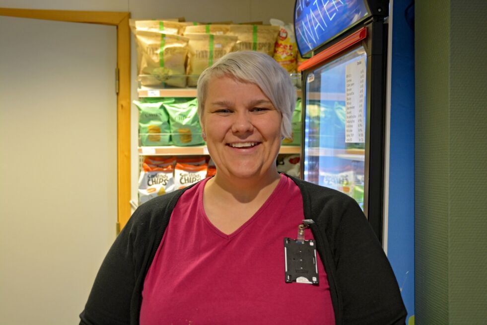 Ved Airport café Lakselv har Marthe Kristin Liland en meny som varierer etter hva hun får tak i av lokale råvarer. – Finnebiff har vi fast på menyen, og det er lokalt kjøtt som brukes, sier Liland.
 Foto: Kristin Marie Ericsson