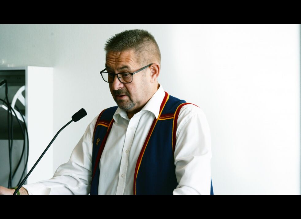 Stein Are "PUS" Olsen var Samenes Folkeforbund sin presidentkandidat under fjorårets sametingsvalg. På landsmøtet i helga rapporterte han fra det politiske arbeidet opp valget.
 Foto: Steinar Solaas