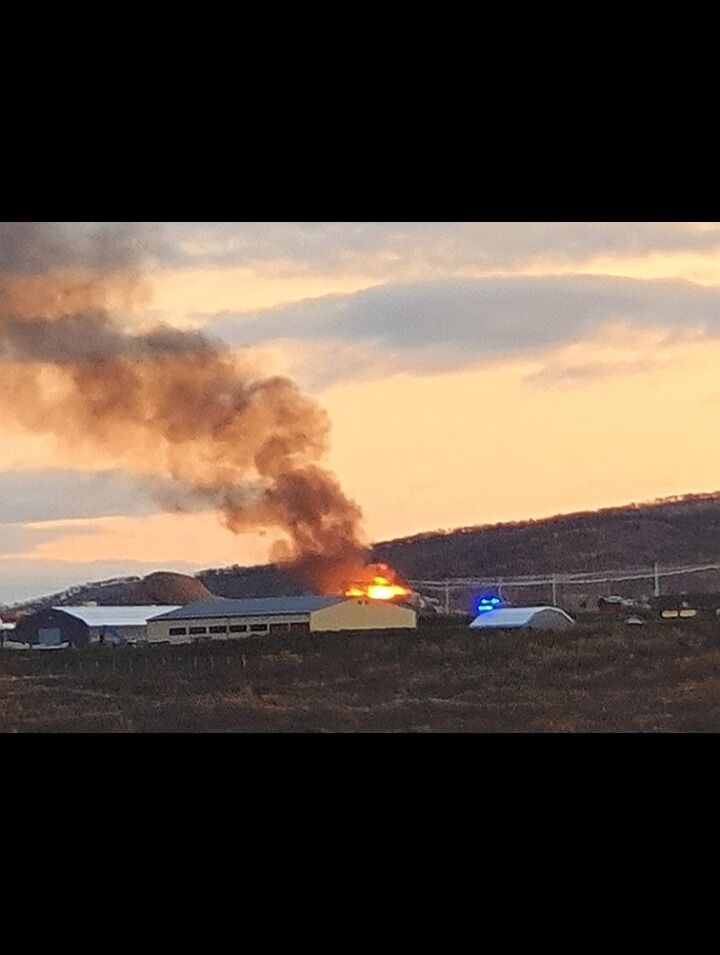 Ifølge politiet er det brann i noe trevirke på ØFAS sitt anlegg det er tale om.
 Foto: Johan Mathis Gaup