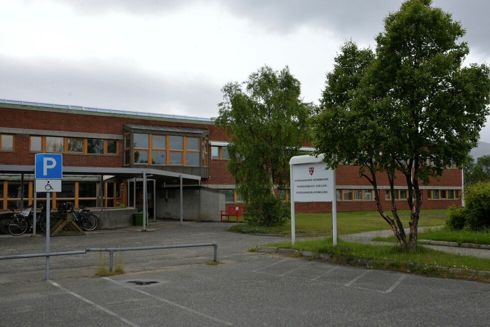 Rådhuset i Lakselv er stengt inntil videre. Arkivfoto: Sonja E. Andersen.