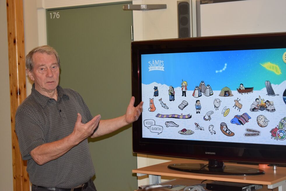 John Trygve Solbakk forklarer at en kan gå inn i historien og kulturen ved hjelp av en tidslinje og ved å gå inn via bildesymboler.
 Foto: Birgitte Wisur Olsen