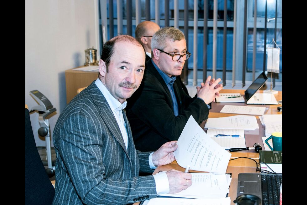 Rådmann Gunnar Lillebo (til venstre) tilrår at kommunestyret går for kommunesammenslåing med Hammerfest, mens ordfører Terje Wikstrøm (Ap) har flagget at han er imot sammenslåing.
 Foto: Arkiv