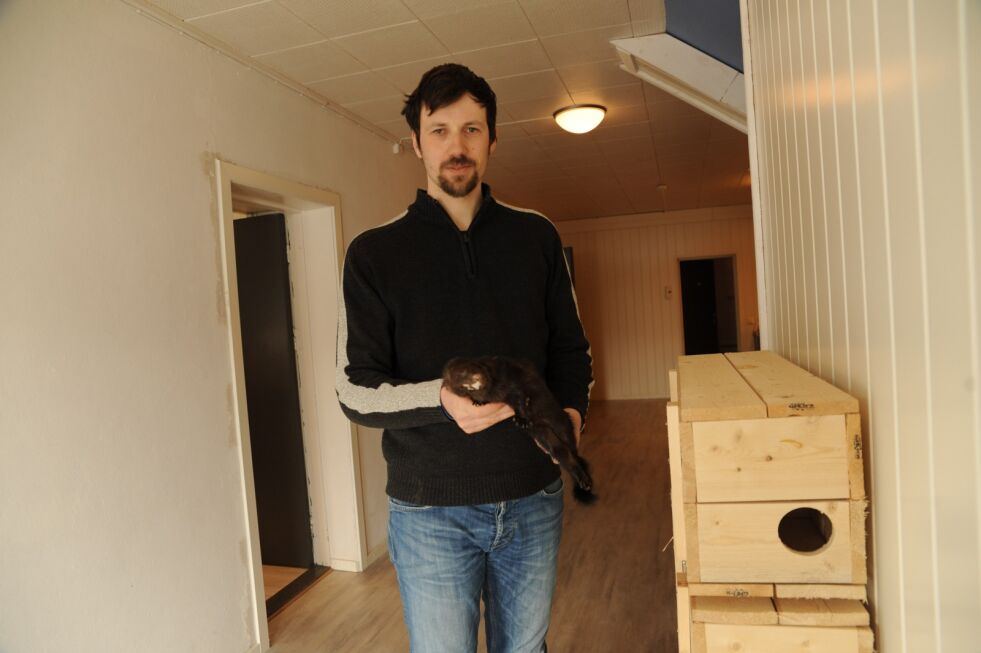 Narve S. Johansen håper dusøren er satt så høyt at det motiverer til fellefangst av mink.
 Foto: Birgitte Wisur Olsen
