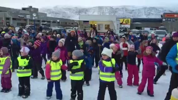 Danset på torget i Lakselv