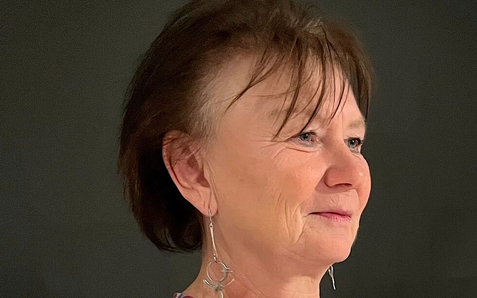 Forfatter Irene Larsen forteller oss om et spennende arrangement.
 Foto: Elin M. Wersland