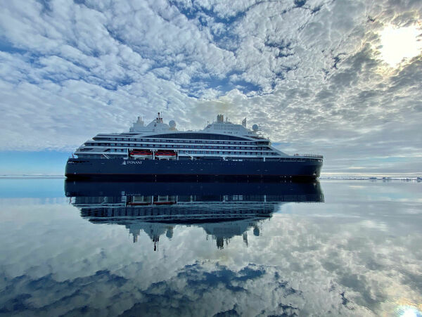 Verdens første isbrytende cruiseskip anløper Honningsvåg og Lakselv