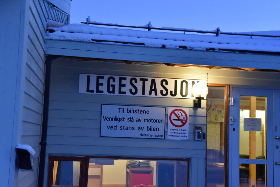 Der man i Porsanger opplever legemangel, trekker fylkeslege Eivind Merok fram Nordkapp som en kommune som har lykkes. – Nordkapp har veldig konsekvent satset på faglighet og fagutvikling. Det gjør stillingene faglig attraktive. De er også med på prosjekter med universitetet. De er til og med på forskning og fagutvikling sammen med universitetet, sier Merok.
 Foto: Bjørn Arne Johansen