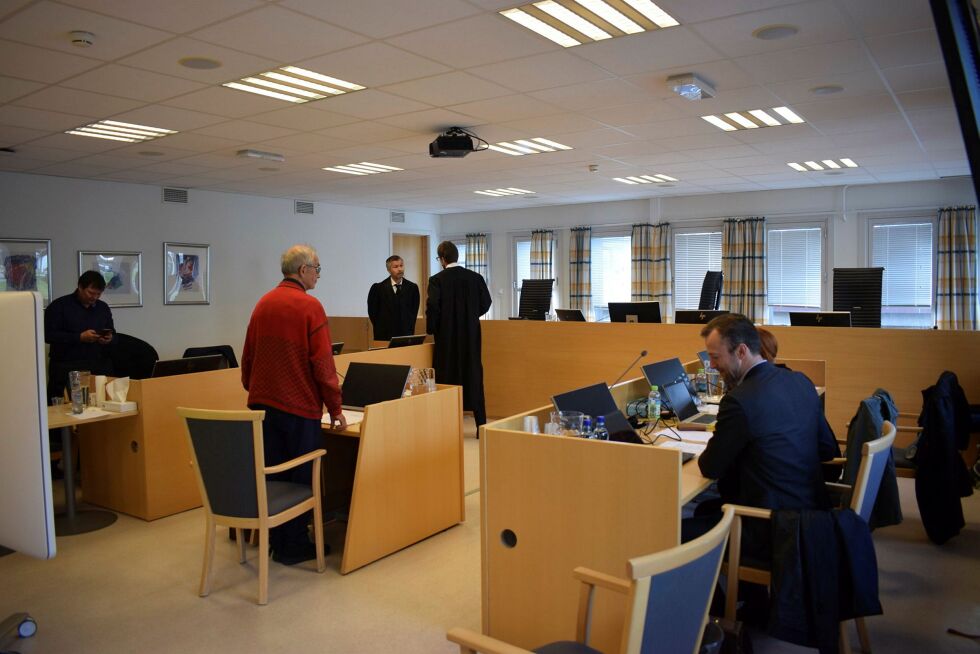 Stei­nar Pe­der­sen gjør seg klar til å vit­ne mot sta­ten.
FOTO: Bir­git­te Wisur Olsen