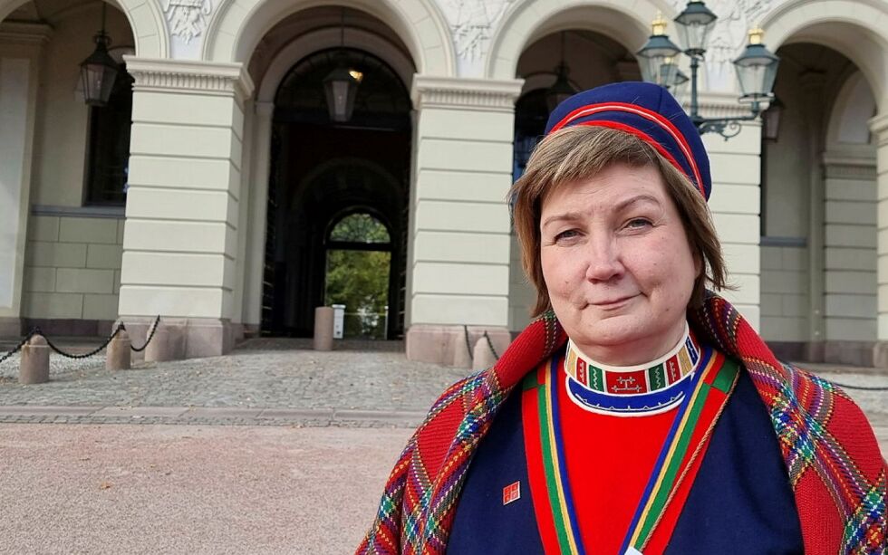 Aili Keskitalo, her utenfor slottet etter et møte hos dronningen i 2023, faktisk samme dag som Fosen-aksjonistene hadde audiens hos kongen og kronprinsen.
 Foto: Steinar Solaas