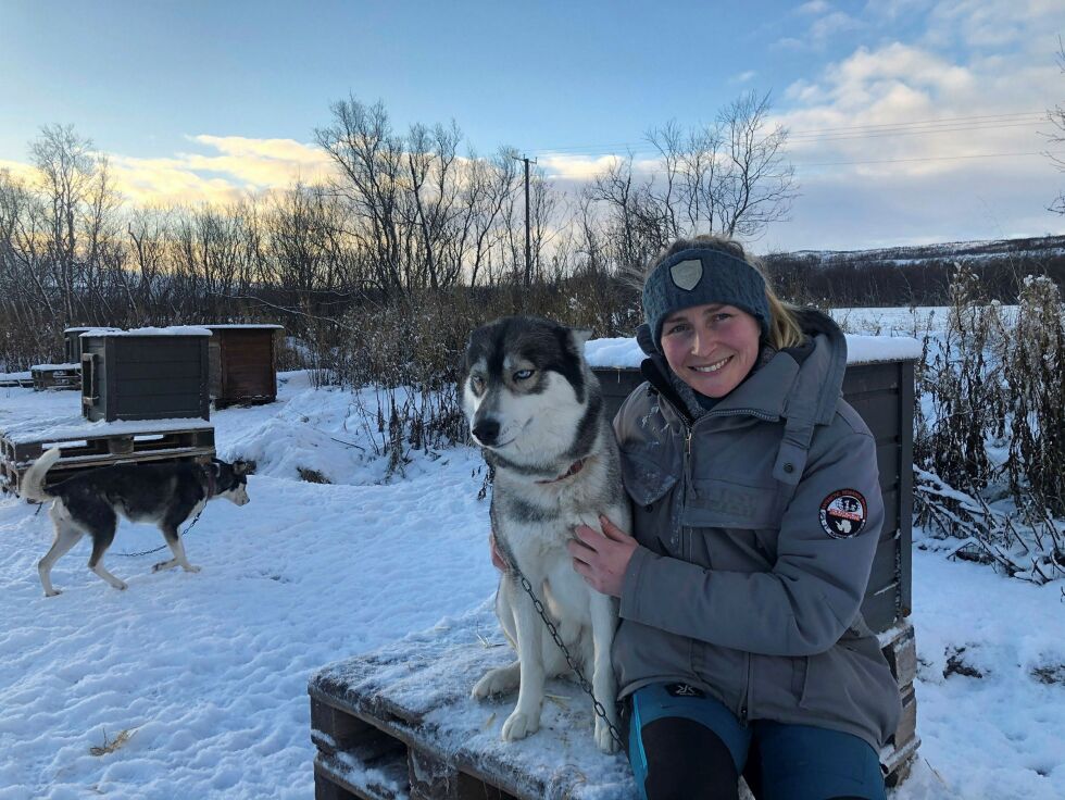 Louise Bolliet med sin siberian husky «Tala» som hun har med seg til Tana.
 Foto: Birgitte Wisur Olsen