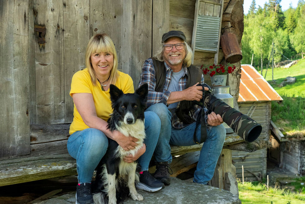 Maj-Lena Knudsen og Jostein Hellevik betegner seg selv litt som pompel og pilt. De utfyller hverandre i alt som må gjøres for at gjestene på Dalen Villmarkssenter skal trives.
 Foto: Dalen villmarkssenter