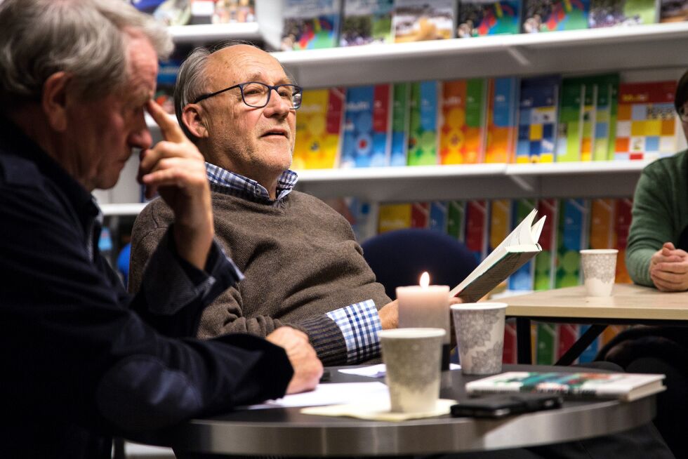 Kunstner og forfatter Odd Marakatt Sivertsen, leste opp fra sin nye roman «Galskapens farge», som omhandler religiøs fanatisme. Boken skal fungere som en advarsel mot nettopp fanatismen.
 Foto: June  Helén Bjørnback