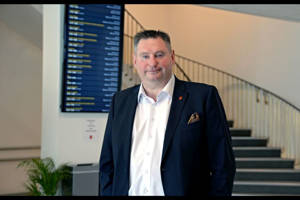 «Man kommer lenger med vennlige ord og en ladd revolver enn bare med vennlige ord», skal mafiaboss Al Capone ha sagt. Narvikboss, ordfører og leder for fellesnemnda, Rune Edvardsen, sier det ikke sånn, men er klar for både forhandlinger og rettssak for å få det som han vil.
 Foto: Steinar Solaas