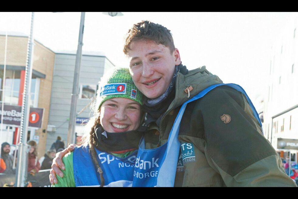 Finnmarksløpet junior, Espen Burger (16) ble norgesmester i langdistanse hundekjøring, tre minutter foran Amely Lou Inauen. Foto Geir Stian Larsen/pressebilde Finnmarksløpet