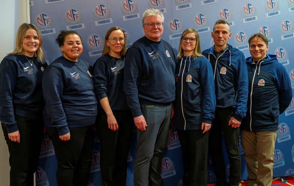 Det nye kretsstyret i Finnmark Fotballkrets består av (fra venstre) Tonje Stabell, Kirkenes IF, Ana Vikene, Porsanger IL, Kristin Soini, Tana BK, Leif Vidar Olsen, Hammerfest IF Stein, Stina Beathe Lorentzen Pedersen, Øksfjord IL, Geir Roger Bakken, Tverrelvdalen IL og Ole Rune Hætta, IL Nordlys.
 Foto: Anders Abrahamsen, FFK