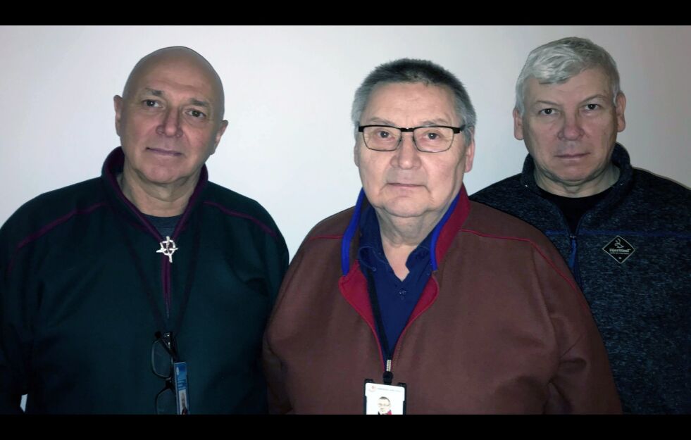 Arbeiderpartiets sametingsrepresentanter i nærings- og kulturkomiteen, Arild Pettersen Inga, John Kappfjell og Per Mathis Oskal er reineiere i hneholdsvis Vesterålen, Helgeland og Midt-Troms. De kjenner derfor næringa godt når de nå har sett på Sametingets innspill til neste reindriftsavtale.
Foto: Eivind Yrjan Stamnes