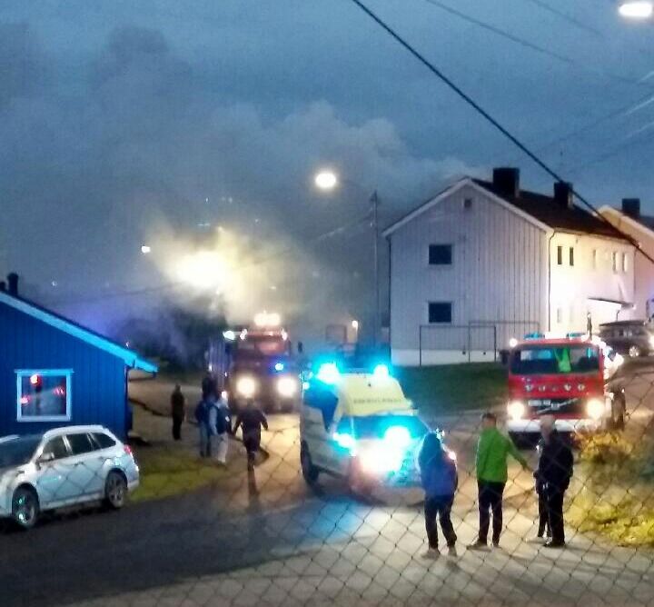 En av leilighetene ble totalskadet, mens tre andre fikk røyk- og vannskader under brannen i Vadsø.
 Foto: Privat
