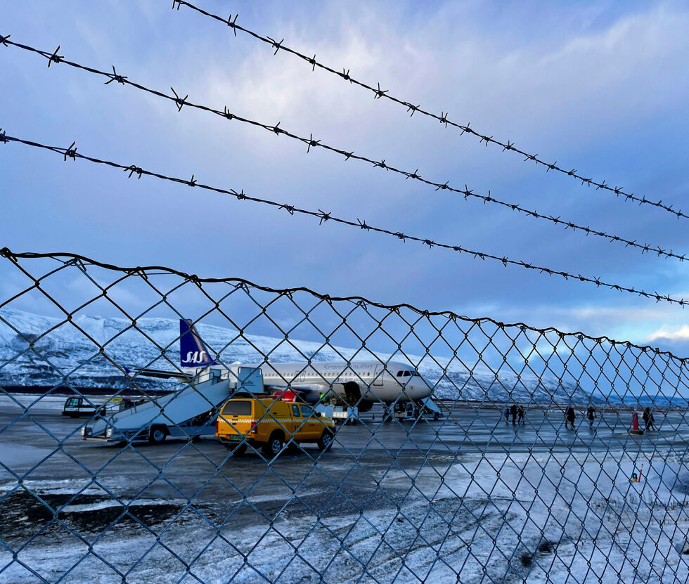 Været rammer Lakselv lufthavn mandag ettermiddag.
 Foto: Karolina Ulfig