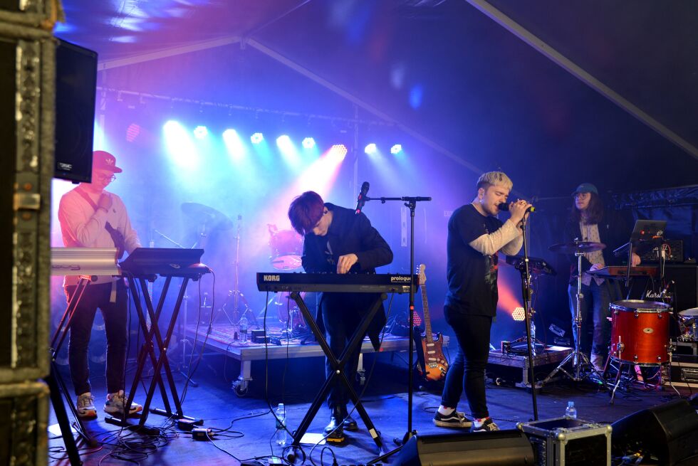Altabandet Stuck in North fikk æren av å åpne Midnattsrocken.
 Foto: Hannah Persen