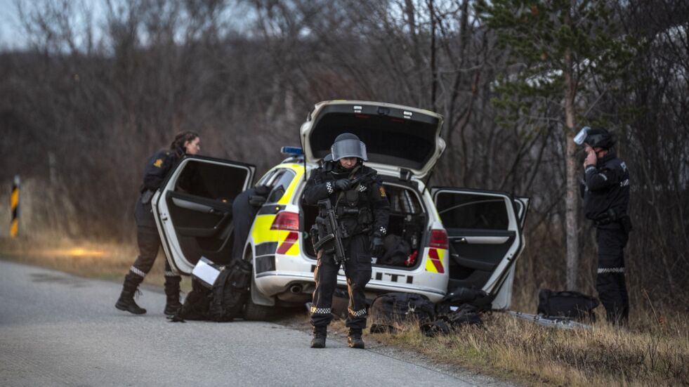 Politiet sperret av deler av Saarela boligfelt mens aksjonen pågikk mandag ettermiddag.
 Foto: Marius Thorsen