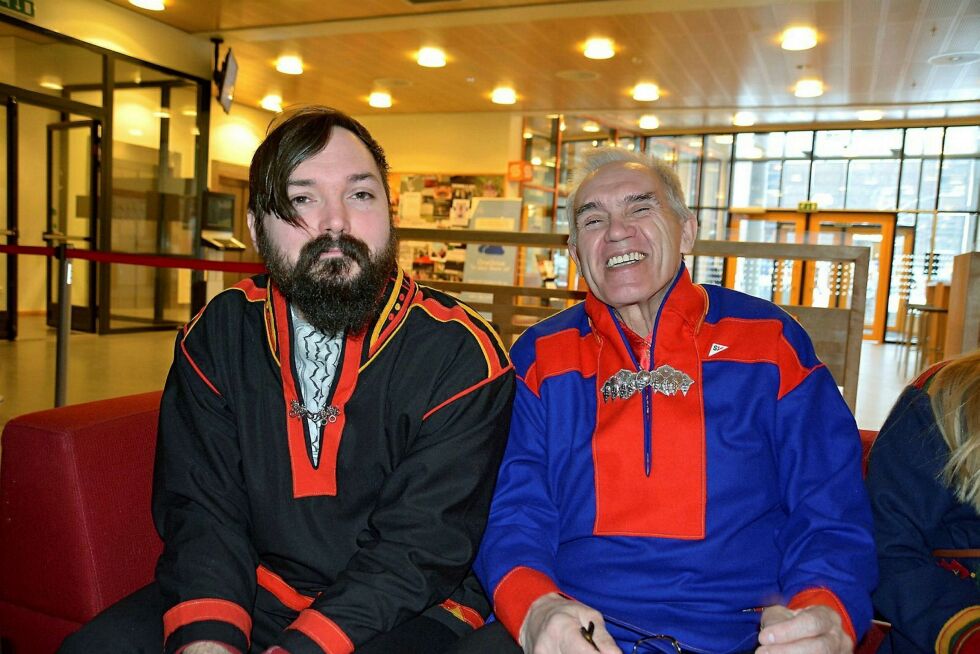 Mikkel Berg-Nordlie (venstre) ble gjenvalgt som leder i SVs samepolitiske utvalg og Ernly Eriksen ble gjenvalgt som medlem. Foto: Elin Margrethe Wersland