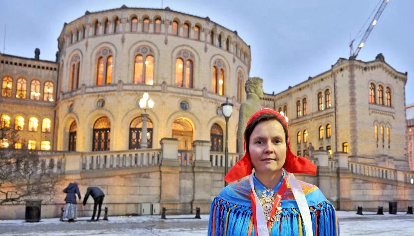– Jeg synes det er en diskriminering av reindriftsnæringen! Reindriftsanlegg vil aldri kunne selges. Og det man ikke kan selge reduseres i verdi, sier Nancy Porsanger Anti, som gjennom SPs reindriftsfaglige utvalg nå vil fremme en total-gjennomgang av skattereglene. Selv om det var en over tjue år lang kamp for å få godkjent skuter som driftsmiddel, kommer Anti til å stå på det hun kan i skattesaken.
 Foto: Erik Brenli (arkiv)