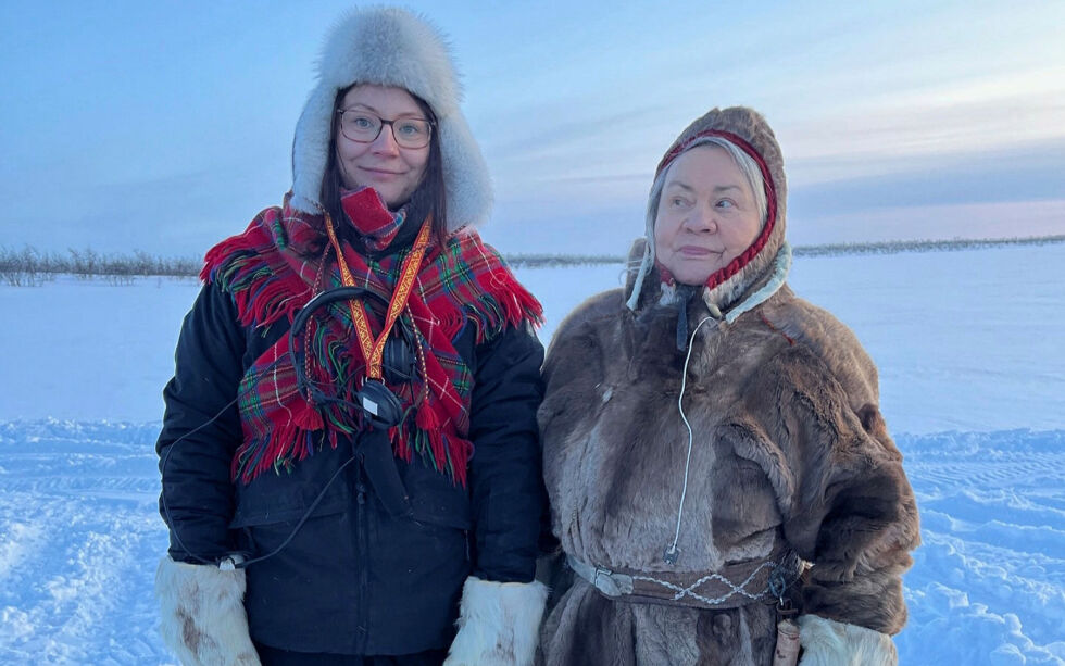 Inga Elin Marakatt og Ellen Anne Buljo Stabursvik på filmsettet.
 Foto: Pressefoto
