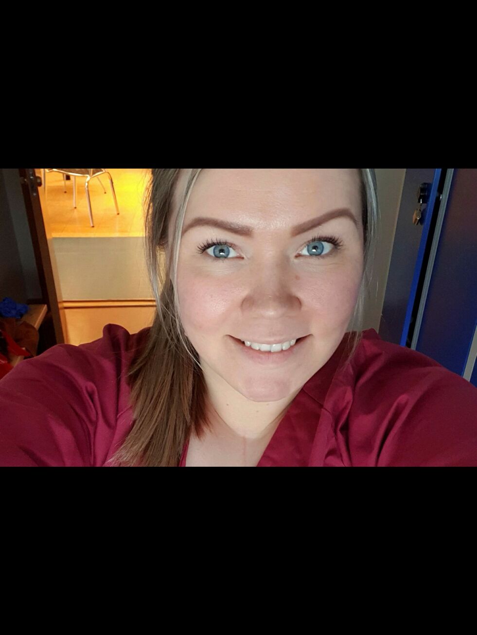Stina Marie forteller til Ságat at sykepleieryrket passer for folk som liker å jobbe med mennesker og ønsker spennende og varierte arbeidsdager, der ny kunnskap stadig skal tilegnes. Innen dette faget blir en aldri ferdig utlært. Foto: Privat