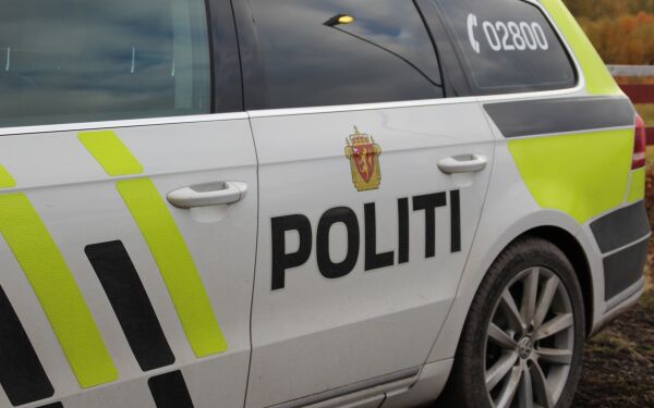 Fikk kastet syre i øynene