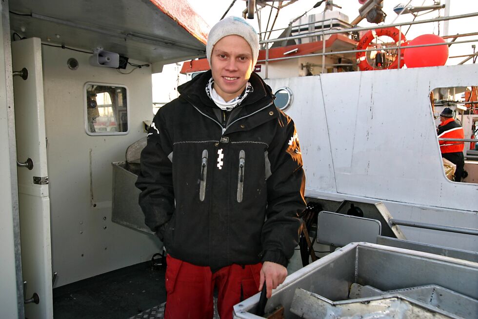 Ørjan Mikkelsen Trane (25) fra Nesseby begynte som fisker i tidlig alder, og nå ser han at stadig flere unge velger fiskeryrket.
 Foto: Torbjørn Ittelin