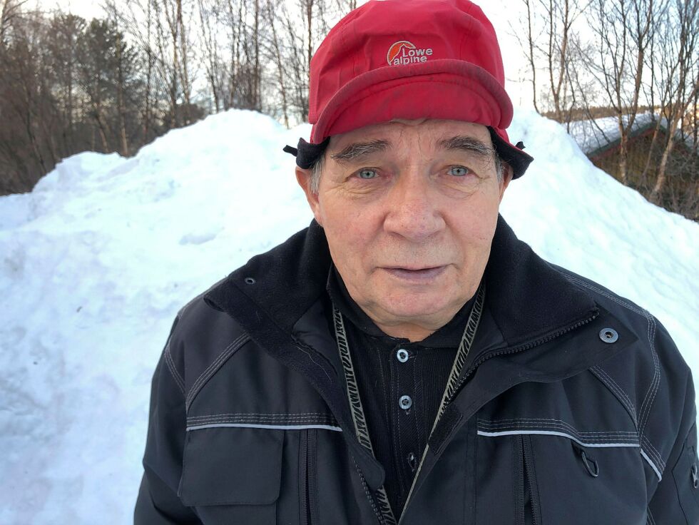 Roald Vuolab advarer mot svært mye elg langs veiene i Karasjoks elvedaler, med påkjørsler nesten daglig den siste tiden. 
– Kjør sakte, oppfordrer han.
 Foto: STEIN TORGER SVALA