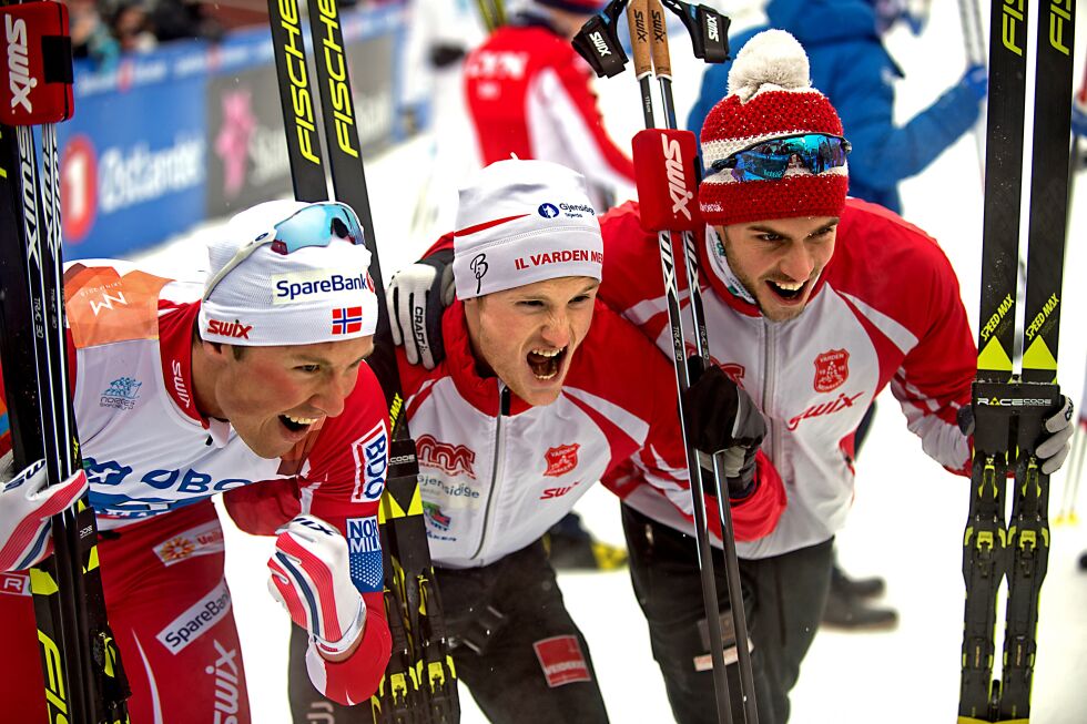 Jørgen Sæternes Ulvang jublet over gull sammen med Emil Iversen og Thomas Albersen Dahlen på Vang fredag.
 Foto: Svein Halvor Moe