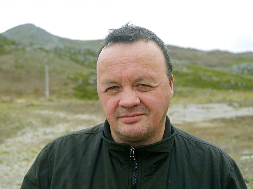 Nils Mikkel Somby mener at tillatelser til stadige utvidelser av sommerbeite har ført til at fellesbeitet er blitt stadig mer innsnevret og  overbelastet.
 Foto: Geir Johansen