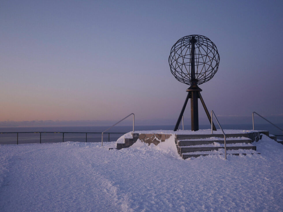 Selv ikke et så internasjonalt kjent reisemål som Globen på Nordkapplatået er tilrettelagt for folk med funksjonsnedsettelser.
 Foto: Geir Johansen