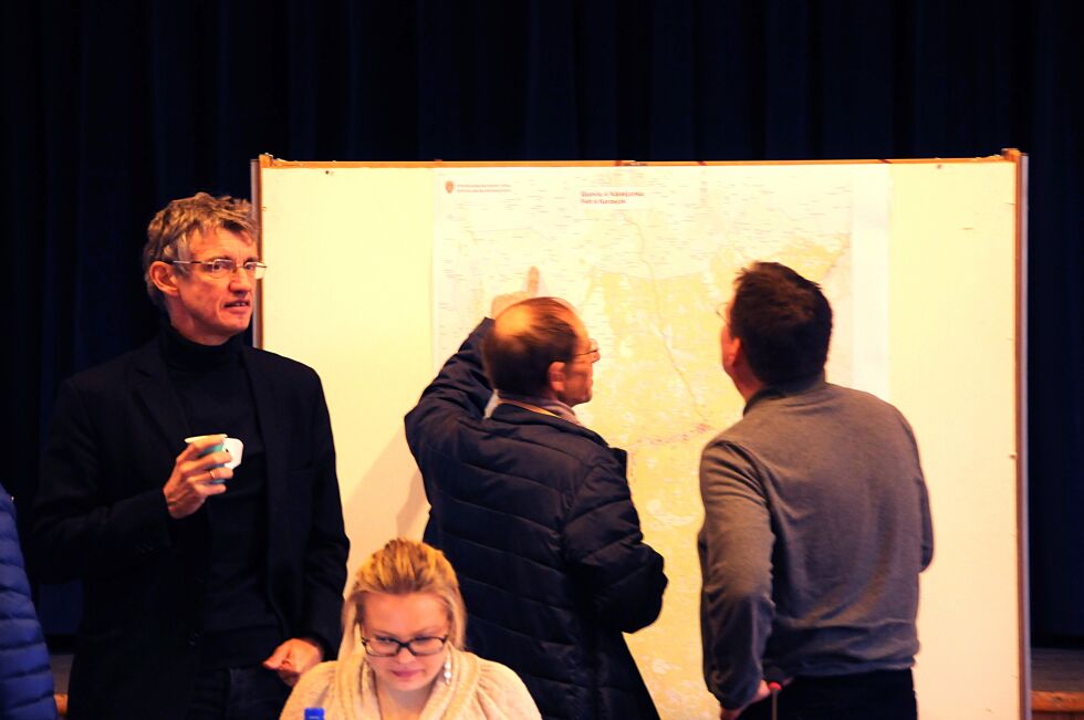 Finnmarkskommisjonen og kommisjonsleder Jon Gauslaa eri gang med Karasjok
 Foto: Stein T Svala