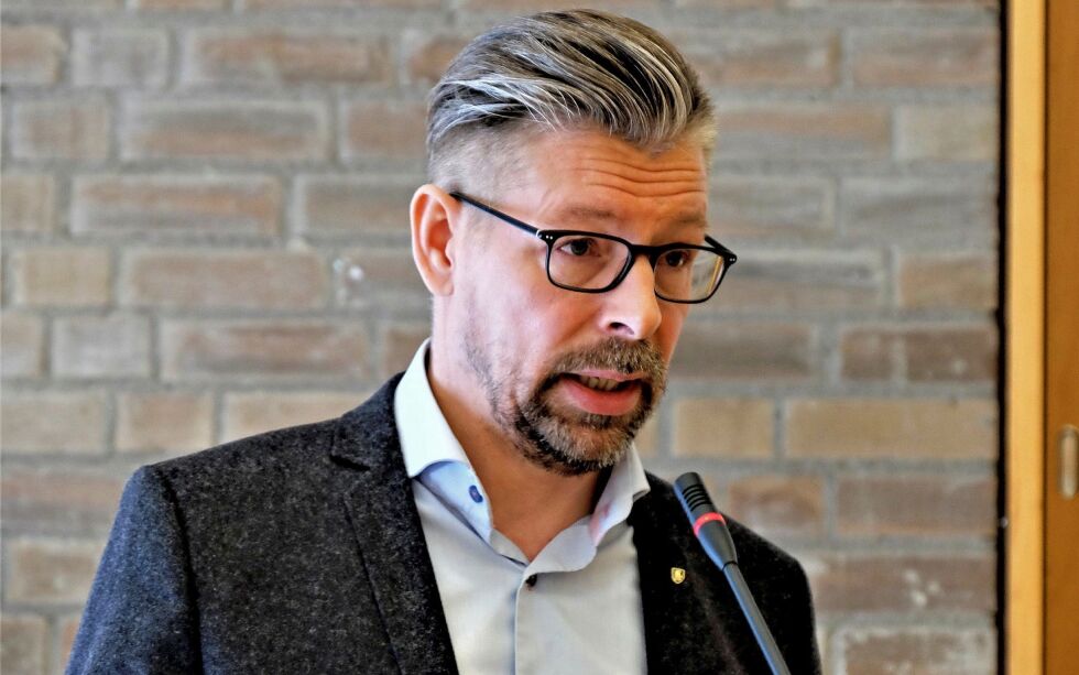 I samme avtale som han fratrådte som divisjonsdirektør for samferdsel, fikk Per Bjørn Holm-Varsi ny jobb i fylkeskommunen.