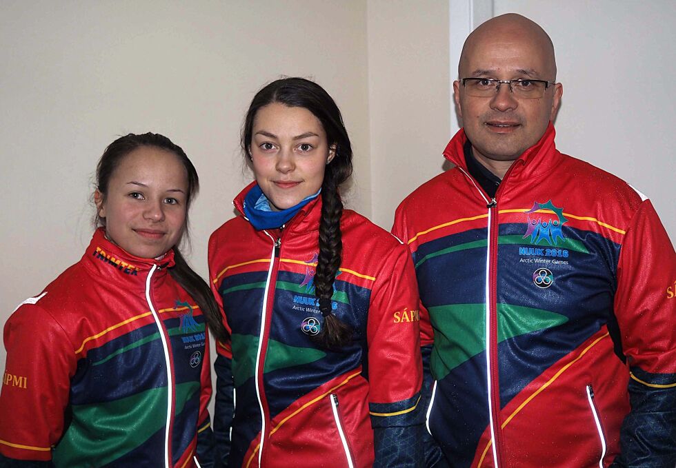 Elen Kristine, Maila Risten og Charles ser alle frem til spennende dager på Grønland som representanter for Sápmi.
 Foto: Privat
